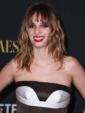 Amerikalı aktris ve şarkıcı Maya Hawke, Netflix 'in' Maestro 'sunun Los Angeles Özel Gösterimi' ne 12 Aralık 2023 'te Los Angeles, Kaliforniya, ABD' deki Akademi Sinema Müzesi 'ne geldi..