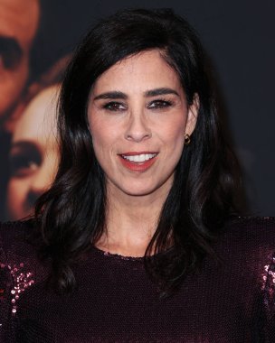 Amerikalı stand-up komedyeni, oyuncu ve yazar Sarah Silverman, 12 Aralık 2023 'te Los Angeles, Kaliforniya, ABD' de bulunan Los Angeles Film Müzesi 'nde düzenlenen Netflix' in 'Maestro' sunun özel gösterimine geldi.. 