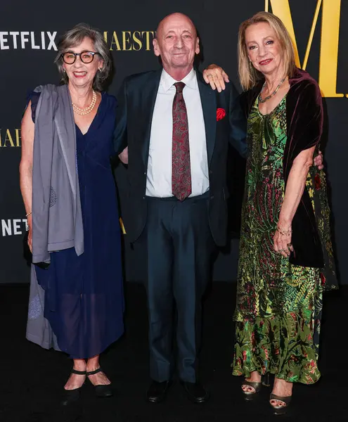 Nina Bernstein, Alexander Bernstein ve Jamie Bernstein 12 Aralık 2023 tarihinde Los Angeles, Kaliforniya, ABD 'de bulunan Akademi Sinema Müzesi' nde düzenlenen Netflix 'in' Maestro 'sunun Los Angeles Özel Gösterimi' ne geldiler.. 