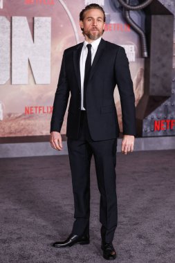İngiliz aktör ve senarist Charlie Hunnam, Netflix 'in 
