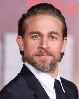 İngiliz aktör ve senarist Charlie Hunnam, Netflix 'in 