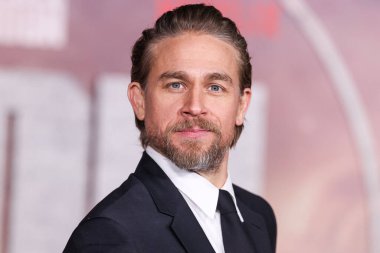 İngiliz aktör ve senarist Charlie Hunnam, Netflix 'in 