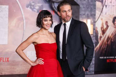 Oyuncu ve model Sofia Boutella ve İngiliz aktör ve senarist Charlie Hunnam, Netflix 'in 