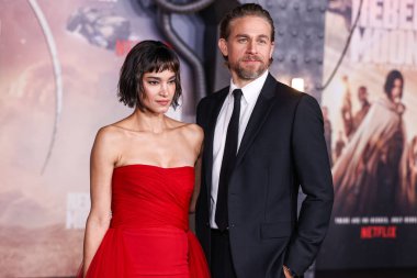 Oyuncu ve model Sofia Boutella ve İngiliz aktör ve senarist Charlie Hunnam, Netflix 'in 