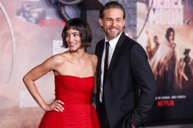 Oyuncu ve model Sofia Boutella ve İngiliz aktör ve senarist Charlie Hunnam, Netflix 'in 