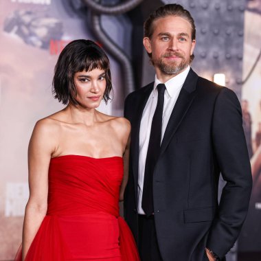 Oyuncu ve model Sofia Boutella ve İngiliz aktör ve senarist Charlie Hunnam, Netflix 'in 