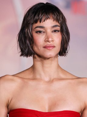 Cezayirli aktris, dansçı ve model Sofia Boutella, 13 Aralık 2023 'te Hollywood, Los Angeles, Kaliforniya, ABD' de bulunan IMAX Çin Tiyatrosu 'nda düzenlenen Netflix' in 