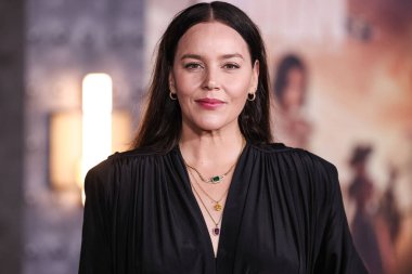 Avustralyalı aktris ve müzisyen Abbie Cornish, Netflix 'in 
