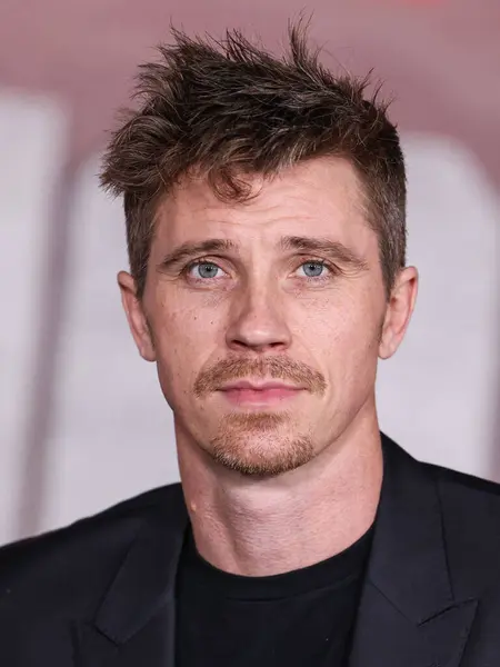 Amerikalı aktör ve müzisyen Garrett Hedlund, Netflix 'in 