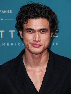 Amerikalı aktör Charles Melton, 16 Aralık 2023 'te Beverly Hilton Oteli' nde düzenlenen 21. Unutulmaz Asya Amerikan Ödülleri 'ne geliyor..