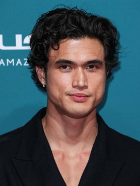 Amerikalı aktör Charles Melton, 16 Aralık 2023 'te Beverly Hilton Oteli' nde düzenlenen 21. Unutulmaz Asya Amerikan Ödülleri 'ne geliyor..