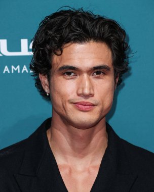 Amerikalı aktör Charles Melton, 16 Aralık 2023 'te Beverly Hilton Oteli' nde düzenlenen 21. Unutulmaz Asya Amerikan Ödülleri 'ne geliyor..