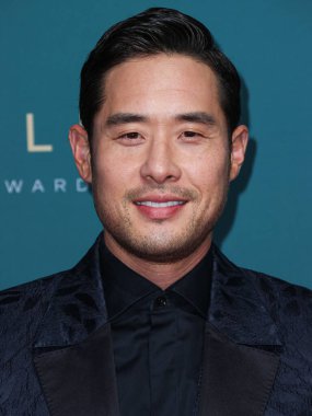 Amerikalı aktör Raymond Lee, 16 Aralık 2023 'te Beverly Hilton Oteli' nde düzenlenen 21. Unutulmaz Asya Amerikan Ödülleri 'ne geliyor.. 