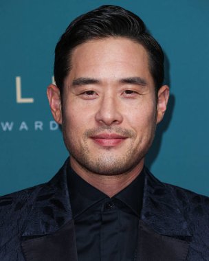 Amerikalı aktör Raymond Lee, 16 Aralık 2023 'te Beverly Hilton Oteli' nde düzenlenen 21. Unutulmaz Asya Amerikan Ödülleri 'ne geliyor..