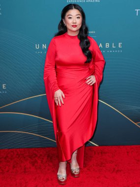 Çinli-Amerikalı komedyen ve aktris Sherry Cola, 16 Aralık 2023 'te Beverly Hilton Oteli' nde düzenlenen unutulmaz 21.. 