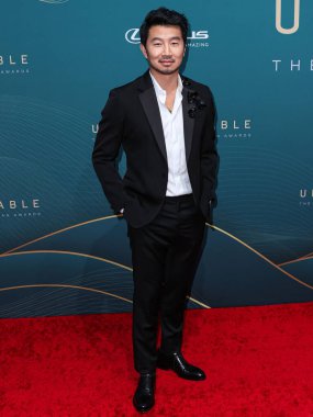 Kanadalı aktör Simu Liu, 16 Aralık 2023 'te Beverly Hilton Hotel' de düzenlenen 21. Geleneksel Unutulmaz Asya Amerikan Ödülleri 'ne geliyor.. 