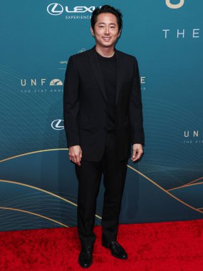 Amerikalı aktör Steven Yeun, 16 Aralık 2023 'te Beverly Hilton Oteli' nde düzenlenen 21. Unutulmaz Asya Amerikan Ödülleri 'ne geliyor..