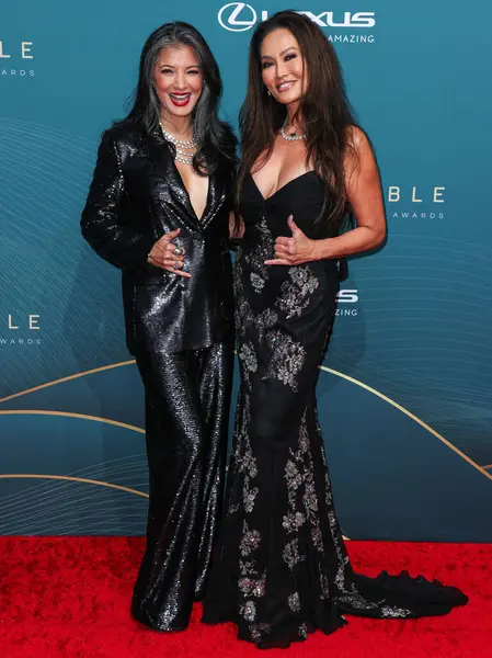 Kelly Hu ve Tia Carrere, 16 Aralık 2023 'te Beverly Hilton Oteli' nde düzenlenen 21. Unutulmaz Asya Amerikan Ödülleri 'ne geldiler..