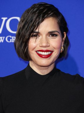 Lela Rose elbisesi giyen America Ferrera, 4 Ocak 2024 'te Palm Springs Kongre Merkezi' nde düzenlenen 35. Palm Springs Uluslararası Film Festivali Film Ödülleri 'ne geldi..