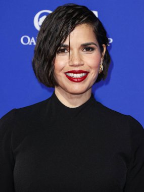 Lela Rose elbisesi giyen America Ferrera, 4 Ocak 2024 'te Palm Springs Kongre Merkezi' nde düzenlenen 35. Palm Springs Uluslararası Film Festivali Film Ödülleri 'ne geldi..