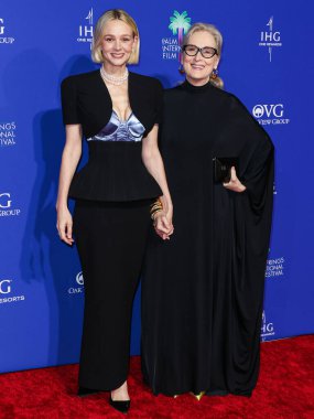 Carey Mulligan ve Meryl Streep, 4 Ocak 2024 'te Palm Springs Kongre Merkezi' nde düzenlenen 35. Palm Springs Uluslararası Film Festivali Film Ödülleri 'ne geldiler..