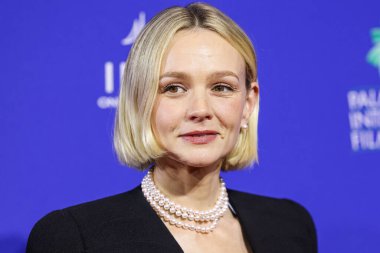 Balmain giyen Carey Mulligan, 4 Ocak 2024 'te Palm Springs Kongre Merkezi, Riverside County, Kaliforniya, ABD' de düzenlenen 35. Palm Springs Uluslararası Film Festivali Film Ödüllerine geldi..