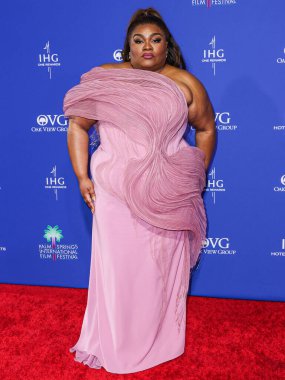 Özel yapım Jovana Louis giyen Da 'Vine Joy Randolph, Palm Springs Uluslararası Film Festivali Film Ödülleri' ne 4 Ocak 2024 'te Palm Springs, Riverside County, Kaliforniya, ABD' de düzenlenen 35.