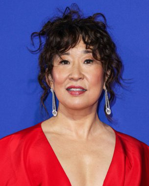 Carolina Herrera elbisesi giyen Sandra Oh, 4 Ocak 2024 'te Palm Springs Kongre Merkezi, Riverside County, Kaliforniya, ABD' de düzenlenen 35. Palm Springs Uluslararası Film Festivali Film Ödüllerine geliyor..