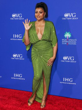 Taraji P. Henson Alexandre Vauthier elbisesi ve Malone Soulier ayakkabıları ile Palm Springs Uluslararası Film Festivali Ödülleri 'ne 4 Ocak 2024' te Palm Springs Kongre Merkezi 'nde düzenlenen 35.