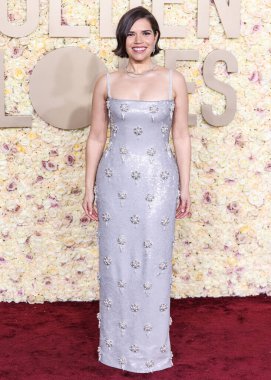 Dolce ve Gabbana ile Harry Winston mücevherlerini giyen America Ferrera, 7 Ocak 2024 'te Beverly Hills, Los Angeles, Kaliforniya, ABD' de düzenlenen 81..