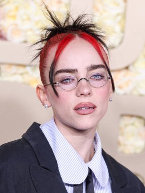 Billie Eilish, Assael ve Anita Ko 'nun mücevherleriyle Willy Chavarria takıyor, ayrıca Oliver Peoples gözlükleri 7 Ocak 2024' te Beverly Hilton Oteli 'nde düzenlenen 81.