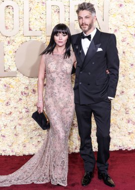 Christina Ricci ve Mark Hampton, Beverly Hilton Oteli 'nde 7 Ocak 2024' te düzenlenen 81. Yıllık Altın Küre Ödülleri 'ne geldiler.. 