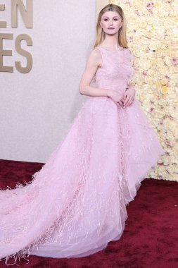 Marchesa elbisesi giyen Dylan Mulvaney ve Sydney Evan mücevherleri 7 Ocak 2024 'te Beverly Hills, Los Angeles, Kaliforniya, ABD' de düzenlenen 81.. 