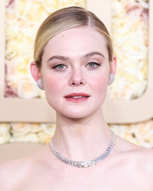 Elle Fanning 1960 yılından kalma eski / arşiv Pierre Balmain marka bir elbise, Jimmy Choo ayakkabıları ve Cartier mücevherleri ile 7 Ocak 2024 'te Beverly Hilton Hotel' de düzenlenen 81.