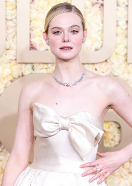 Elle Fanning 1960 yılından kalma eski / arşiv Pierre Balmain marka bir elbise, Jimmy Choo ayakkabıları ve Cartier mücevherleri ile 7 Ocak 2024 'te Beverly Hilton Hotel' de düzenlenen 81.