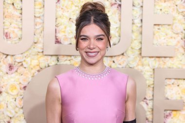 Hailee Steinfeld, Boucheron mücevherleriyle Prada görünümü takarak 7 Ocak 2024 'te Beverly Hilton Hotel' de düzenlenen 81. Altın Küre Ödülleri 'ne ulaştı.. 