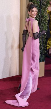 Hailee Steinfeld, Boucheron mücevherleriyle Prada görünümü takarak 7 Ocak 2024 'te Beverly Hilton Hotel' de düzenlenen 81. Altın Küre Ödülleri 'ne ulaştı.. 
