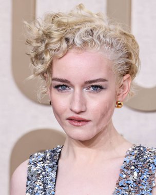 Gucci giyen Julia Garner, Beverly Hilton Oteli 'nde 7 Ocak 2024' te düzenlenen 81. Yıllık Altın Küre Ödülleri 'ne geliyor..