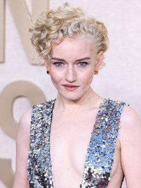 Gucci giyen Julia Garner, Beverly Hilton Oteli 'nde 7 Ocak 2024' te düzenlenen 81. Yıllık Altın Küre Ödülleri 'ne geliyor..