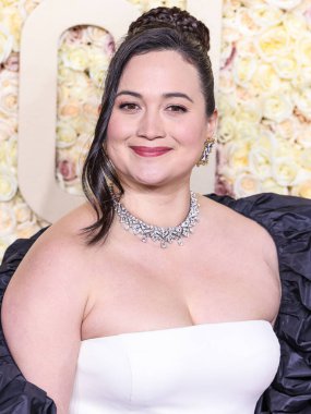 Valentino giyen Lily Gladstone, 7 Ocak 2024 'te Beverly Hilton Oteli' nde düzenlenen 81. Altın Küre Ödülleri 'ne geldi..