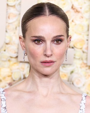 Natalie Portman, Dior Haute Couture elbisesi ve De Beers mücevheri ile 7 Ocak 2024 'te Beverly Hilton Oteli' nde düzenlenen 81..