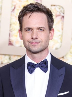 Giorgio Armani 'yi giyen Patrick J. Adams, 7 Ocak 2024' te Beverly Hilton Oteli 'nde düzenlenen 81..