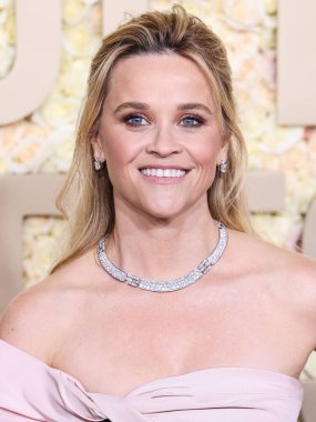 Reese Witherspoon, Monique Lhuillier elbisesi, Jimmy Choo ayakkabısı, Brandon Boxwood debriyajı ve Tiffany and Co. Mücevherleri 7 Ocak 2024 'te Beverly Hills, Los Angeles' ta düzenlenen 81. ABD.