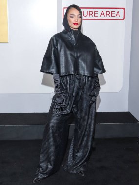 R 'Bonney Gabriel, 8 Ocak 2024' te Manhattan, New York, ABD 'de bulunan Lincoln Center for the Performing Arts' da düzenlenen Netflix 'in' Lift 'in dünya prömiyerine geldi.. 