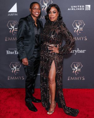 Jessica Betts ve eşi Niecy Nash Betts, 13 Ocak 2024 'te Los Angeles Los Angeles' taki JW Marriott LiVE Platinum Balo Salonu 'nda düzenlenen 75..