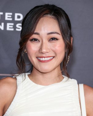 Karen Fukuhara, 13 Ocak 2024 tarihinde Los Angeles Los Angeles 'taki JW Marriott Live Platinum Balo Salonu' nda düzenlenen 75. Geleneksel Adaylar Emmy Ödülleri törenine geliyor..