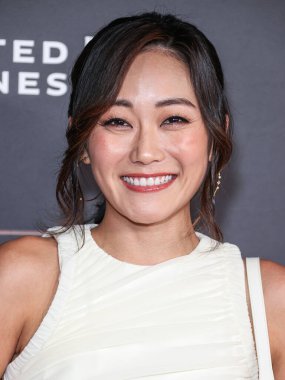 Karen Fukuhara, 13 Ocak 2024 tarihinde Los Angeles Los Angeles 'taki JW Marriott Live Platinum Balo Salonu' nda düzenlenen 75. Geleneksel Adaylar Emmy Ödülleri törenine geliyor..