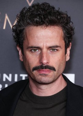 Luke Kirby, 13 Ocak 2024 tarihinde Los Angeles Los Angeles 'taki JW Marriott Live Platinum Balo Salonu' nda düzenlenen 75. Geleneksel Adaylar Emmy Ödülleri törenine katıldı..