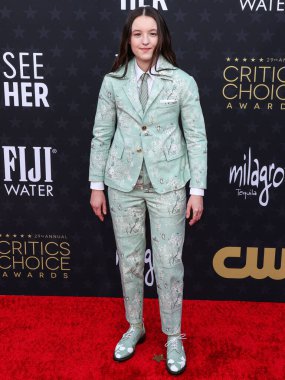 Thom Browne giyen Bella Ramsey, 14 Ocak 2024 'te Santa Monica, Los Angeles, Kaliforniya, ABD' de düzenlenen The Barker Hangar 'da düzenlenen 29..