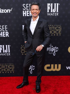 Benjamin Bratt 14 Ocak 2024 'te The Barker Hangar' da düzenlenen 29. Yıllık Eleştirmenler Seçimi Ödülleri 'ne geliyor.. 